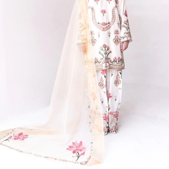 Ali Xeeshan Gul Bahar - Picture 1 of 16